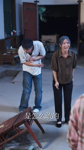 奶奶的废品车，载我进...